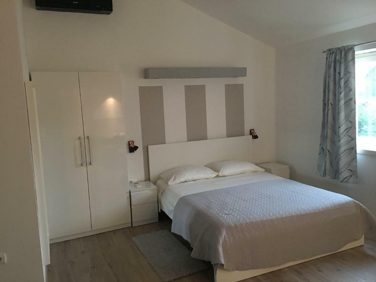 Апартаменты Studio Apartman Dado Бале Экстерьер фото